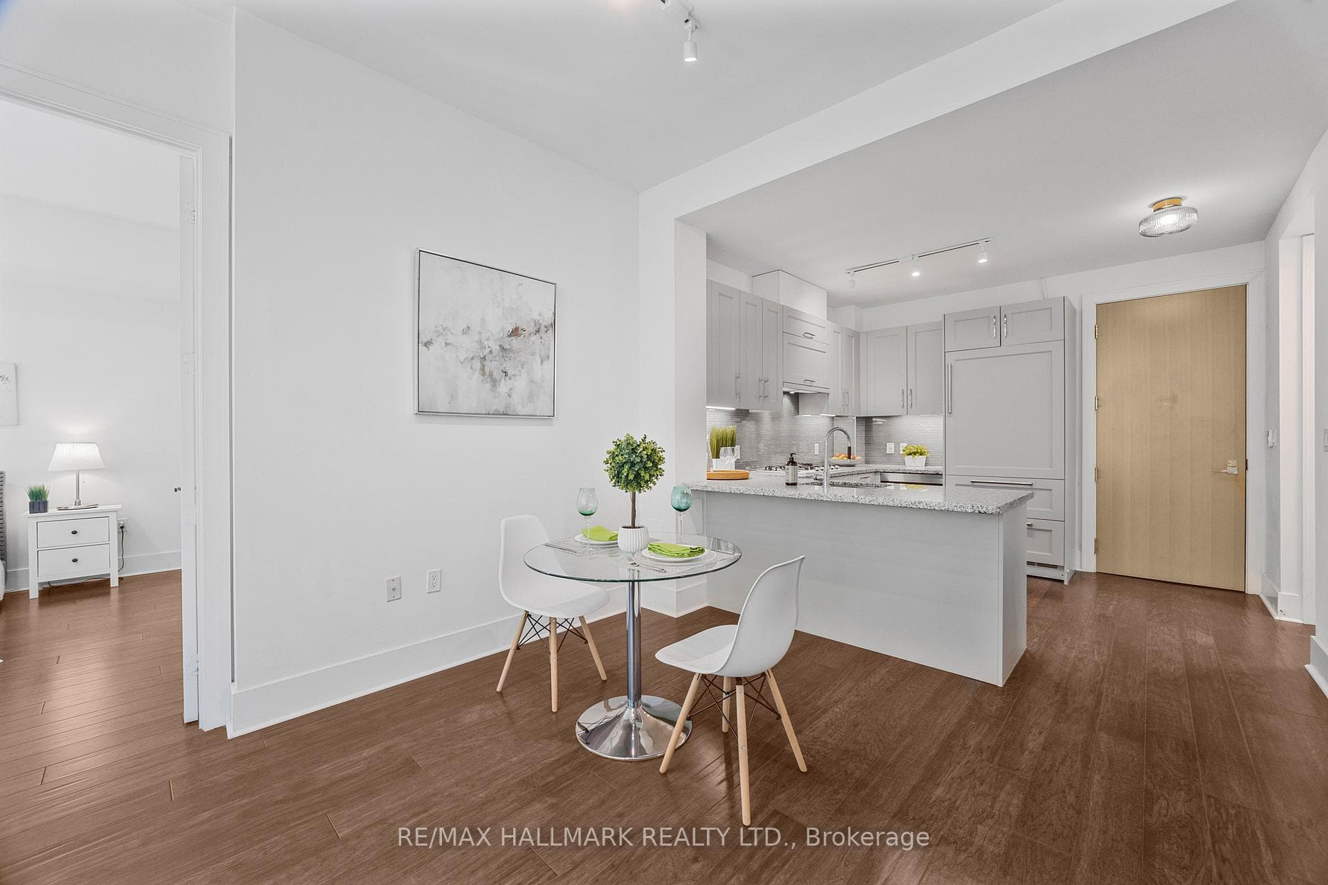 29 Queens Quay N/A Unit 318 photo 7