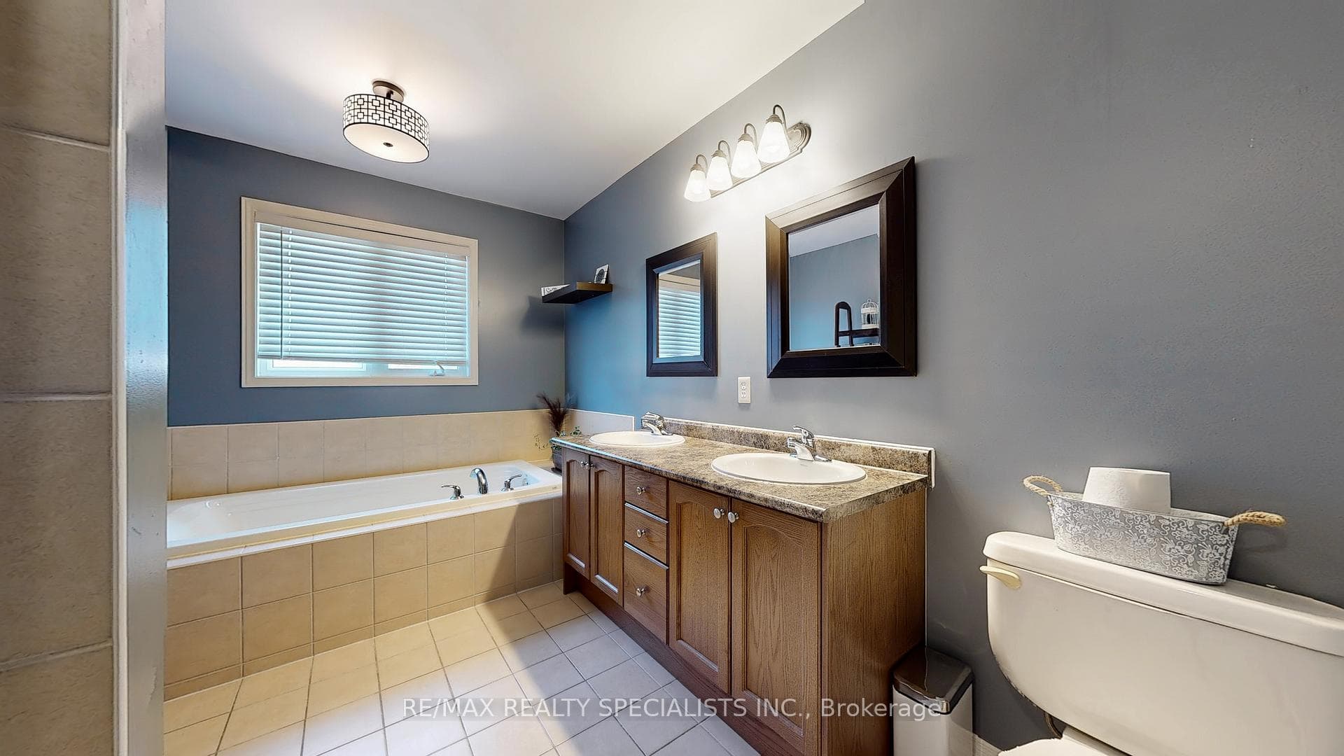 482 Grant Way photo 17