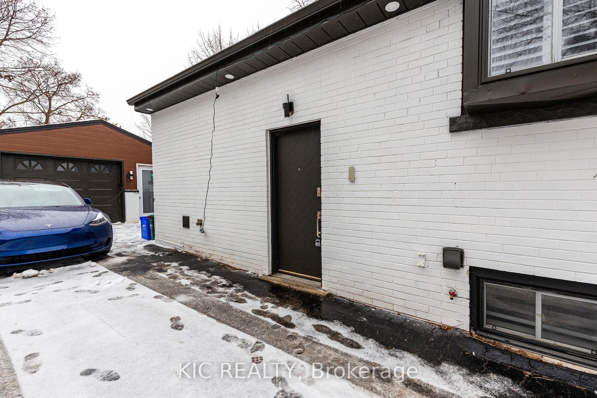 156 Commercial Street Unit BSMENT photo 2
