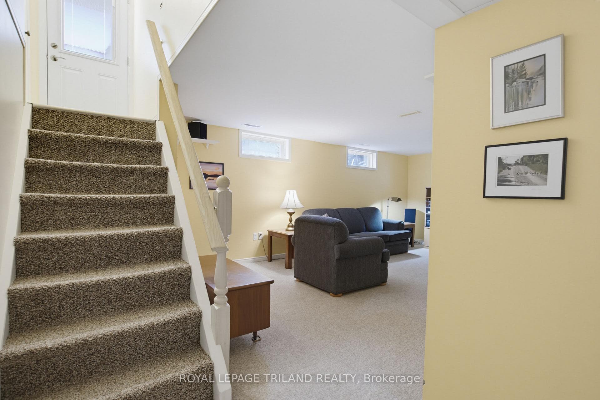 115 Champlain Crescent photo 16