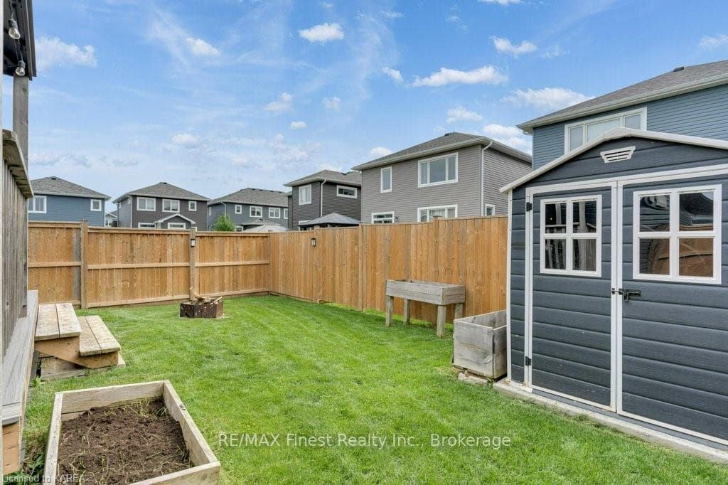 216 PRATT Drive photo 40
