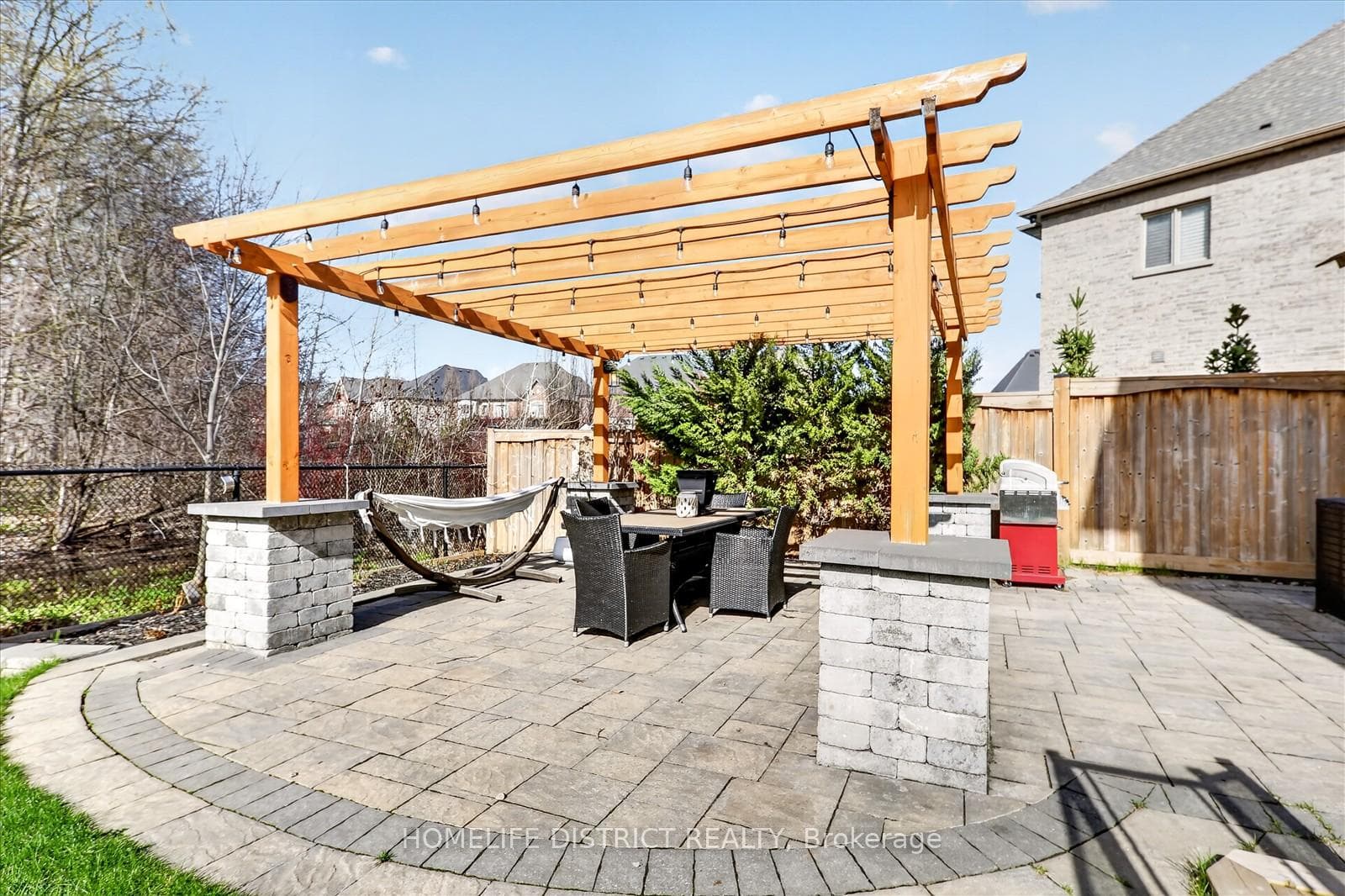 210 Cannes Avenue photo 46
