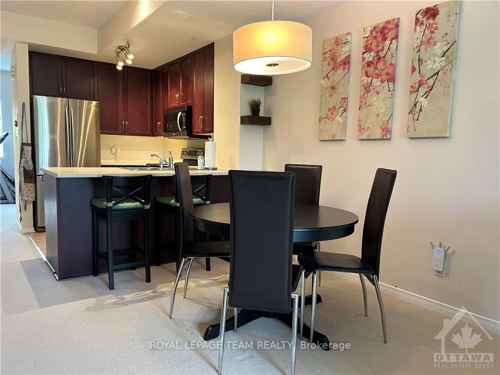 298 LONDON Terrace photo 6