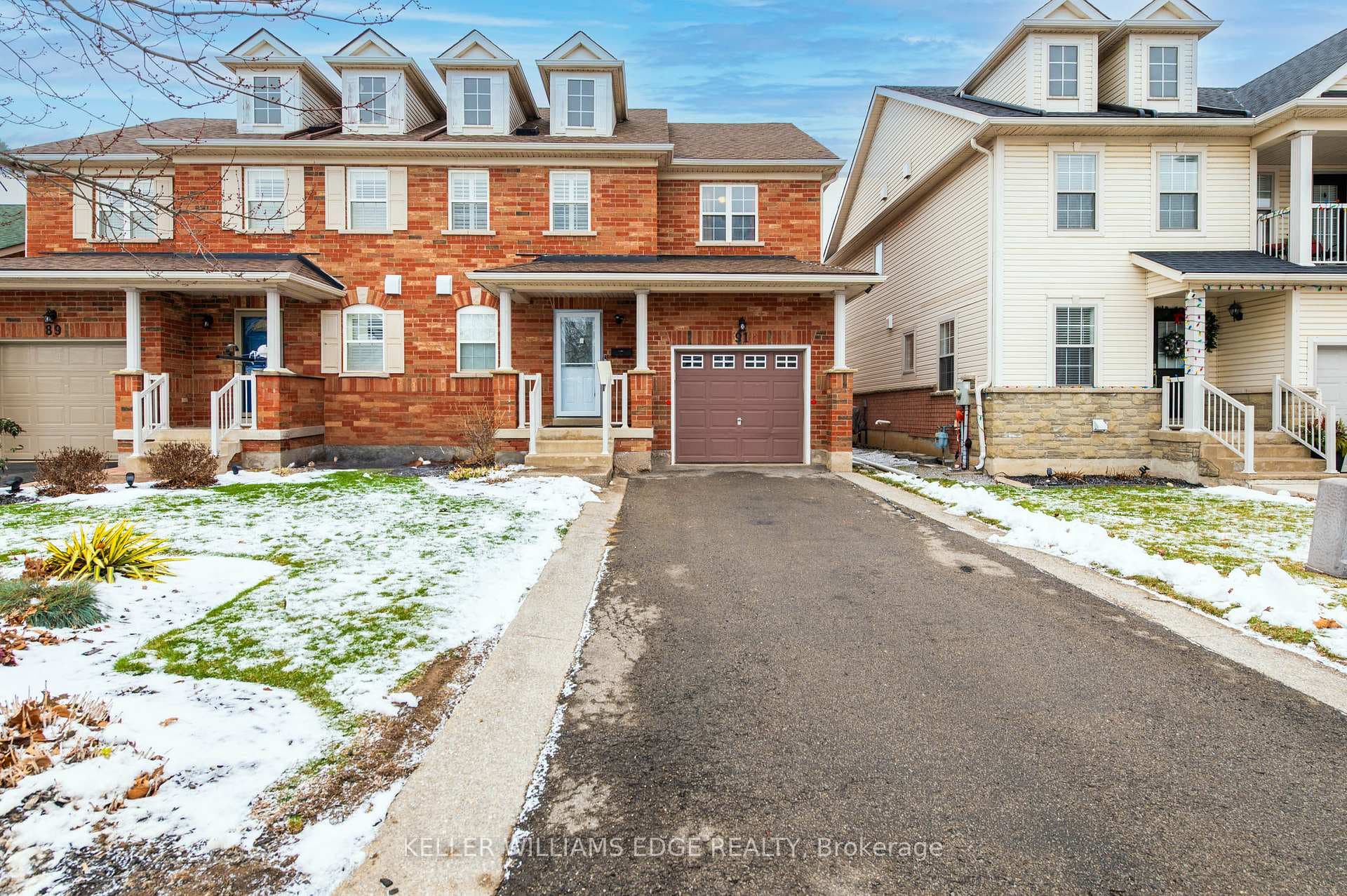 91 Young Crescent photo 2