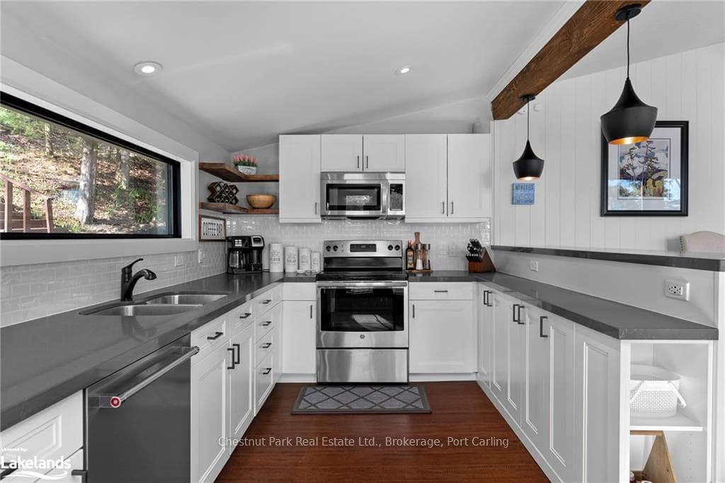 1054 DEEWOOD Drive Unit 11 photo 21