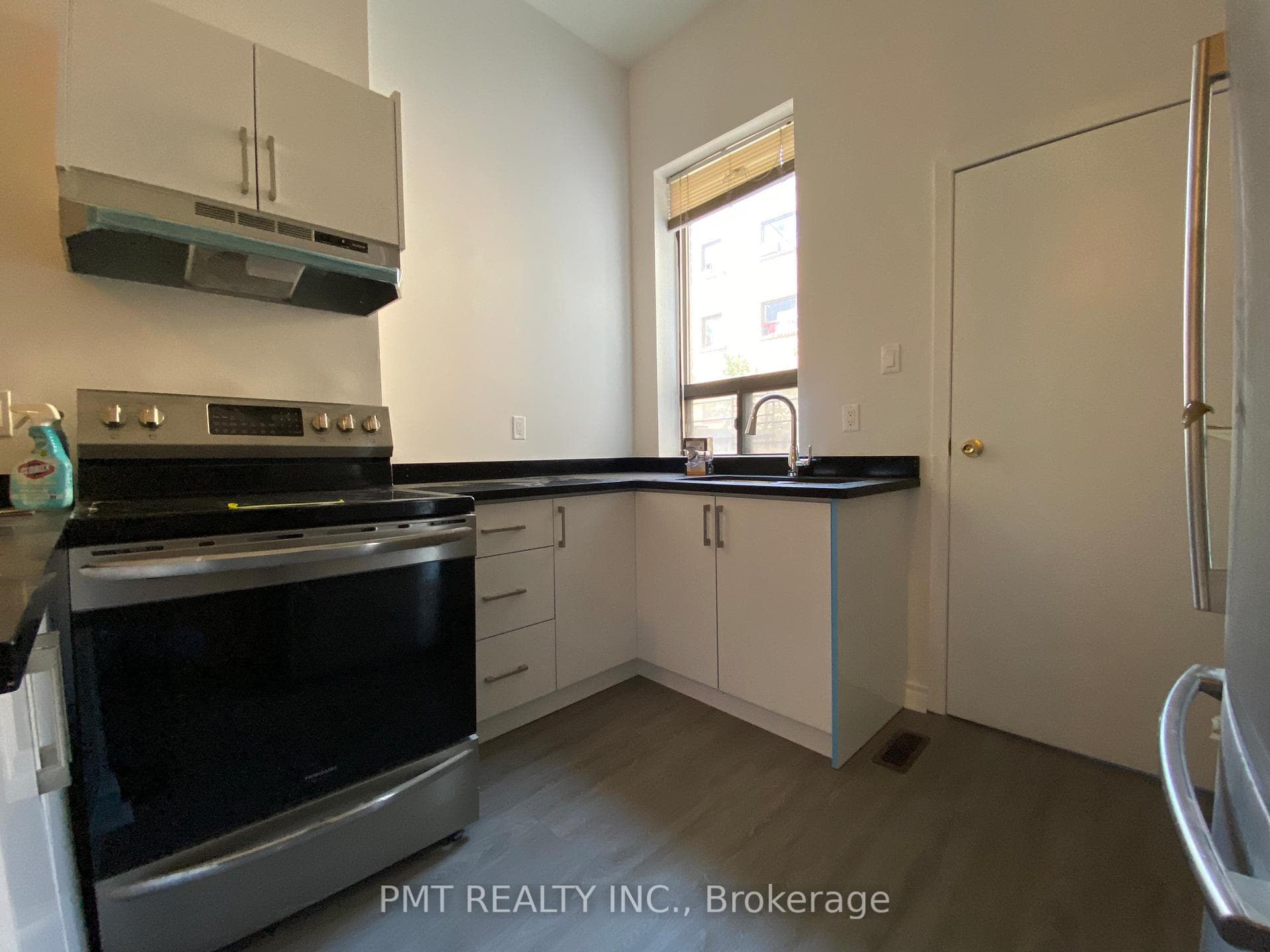 202 Gerrard Street Unit 1 photo 10