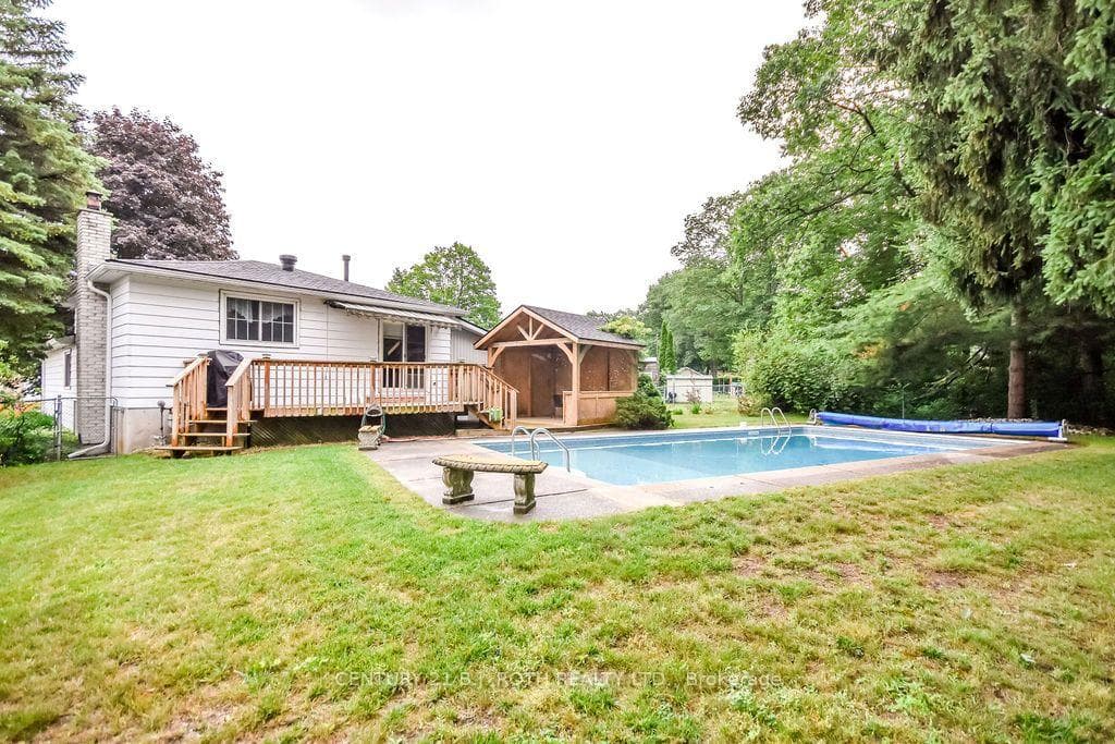 1037 Glen Eagles Crescent photo 39