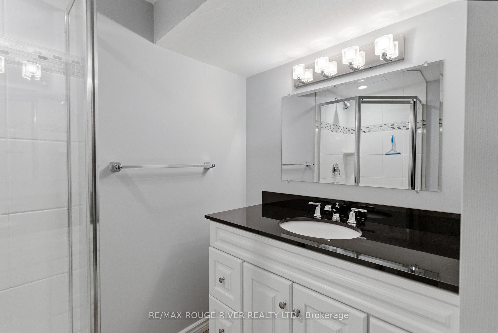 557 Shakespeare Avenue photo 17