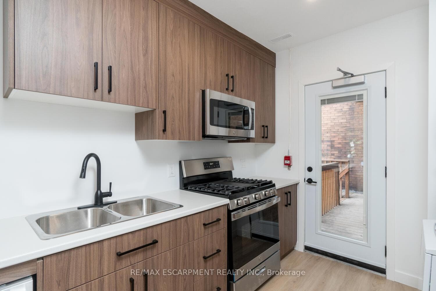 127 Victoria Avenue Unit 6 photo 16
