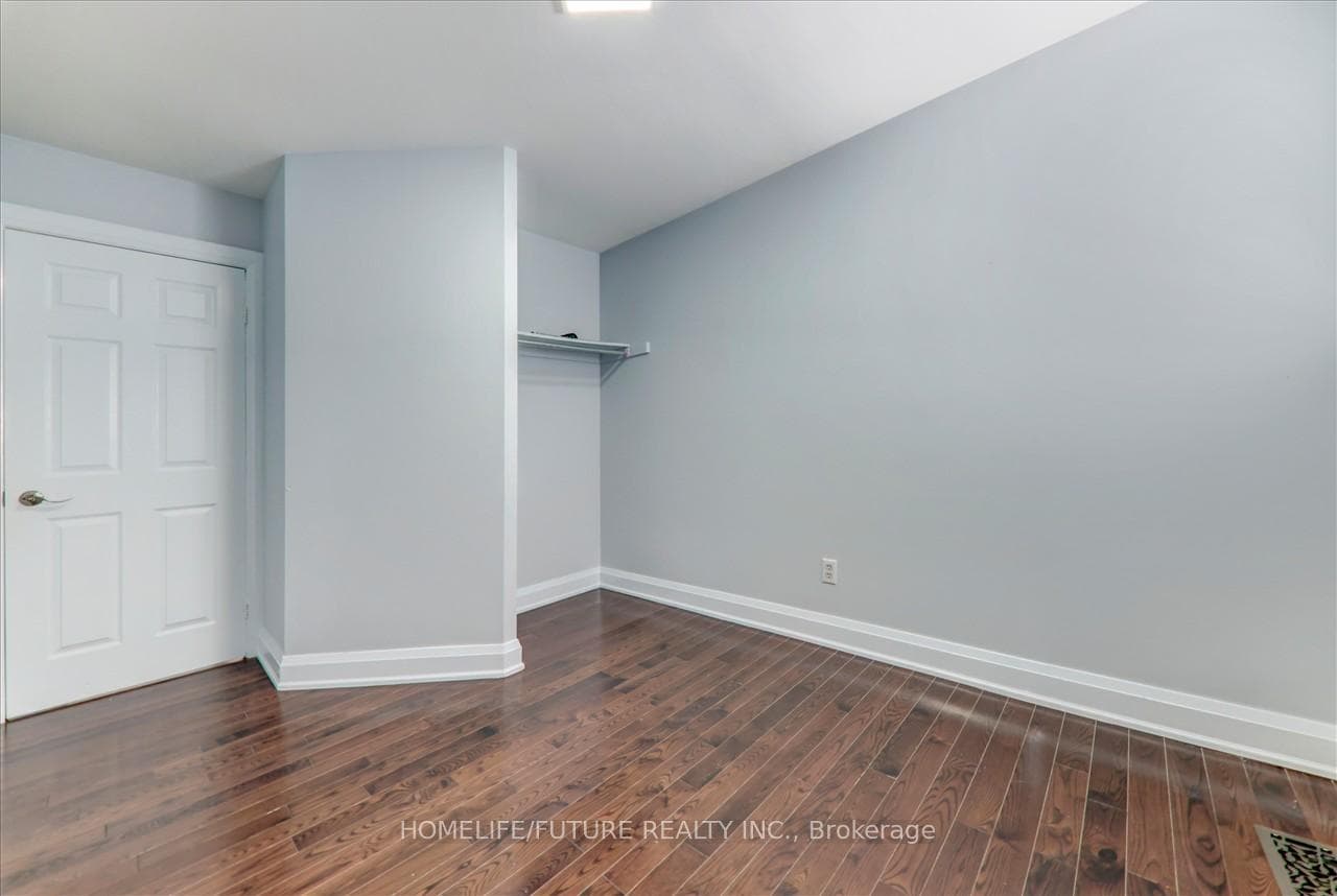 96 Booth Crescent photo 28