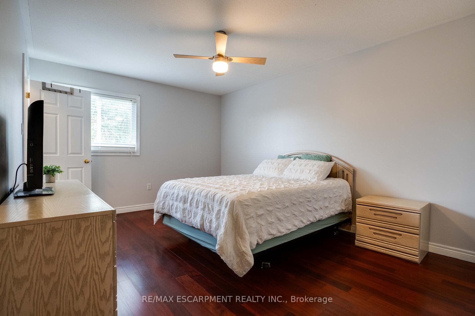 105 DONEGAL Drive photo 17