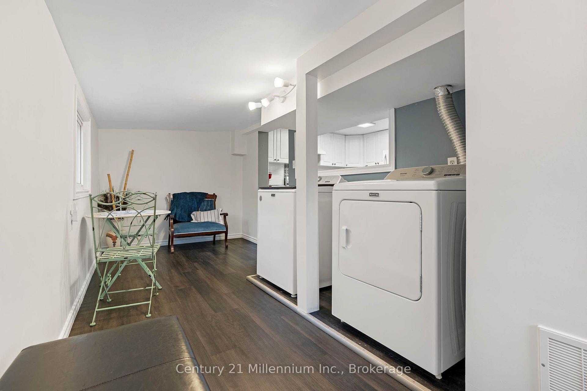 251 William Street photo 16