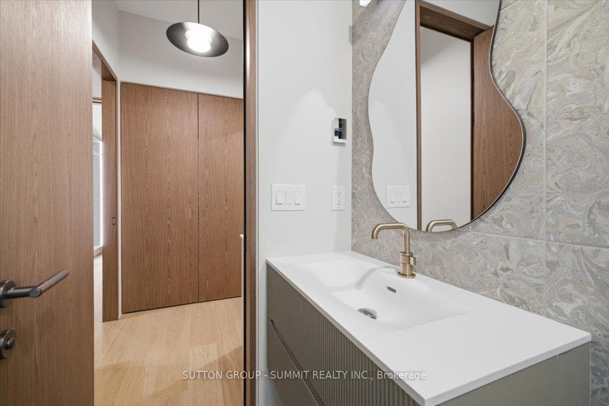160 Allan Street photo 13