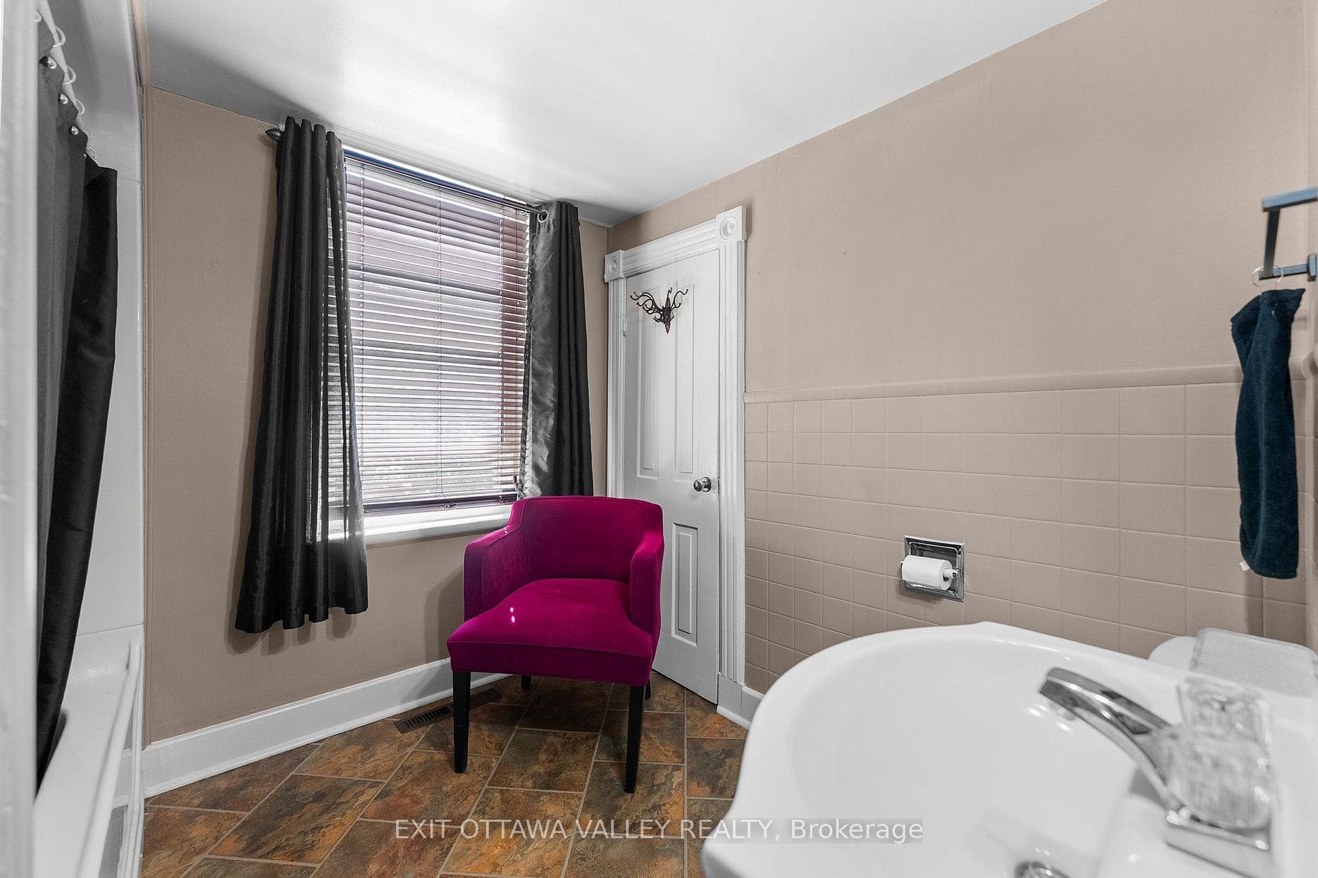 Bathroom in 283