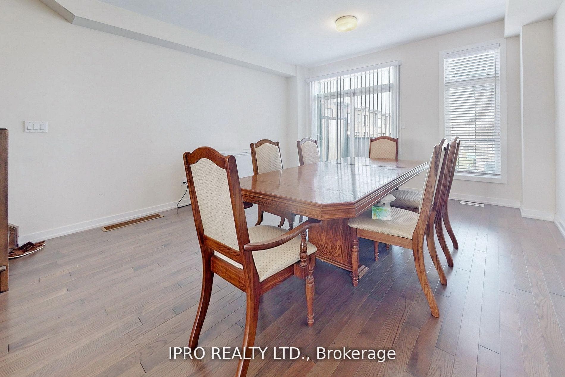 2614 Castlegate Crossing Circle photo 3