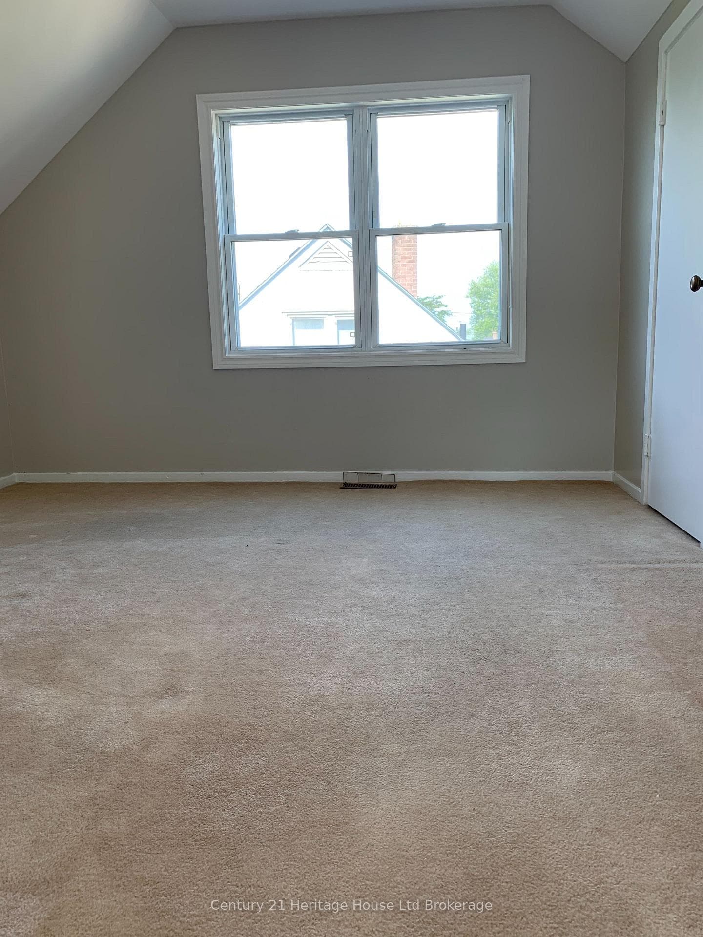 225 Algonquin Drive photo 10