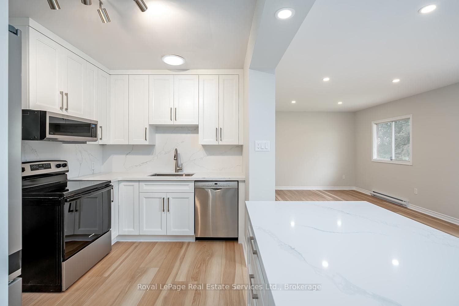 2043 Devon Road photo 13