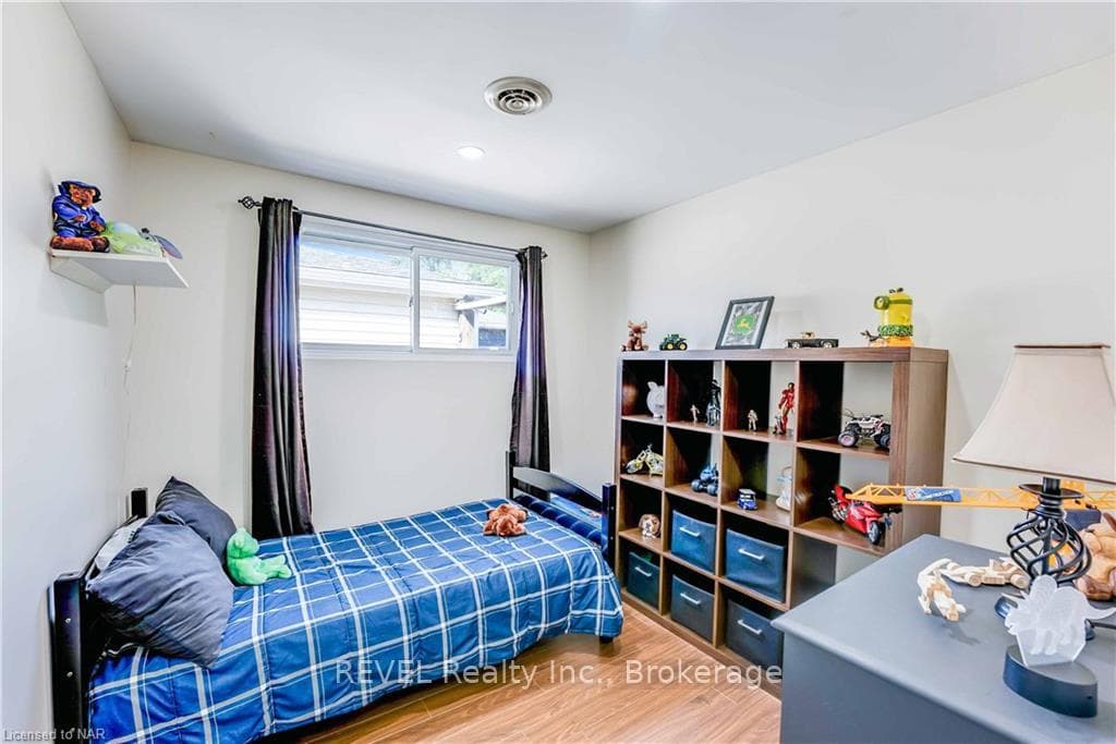 16 LANARK Crescent photo 15