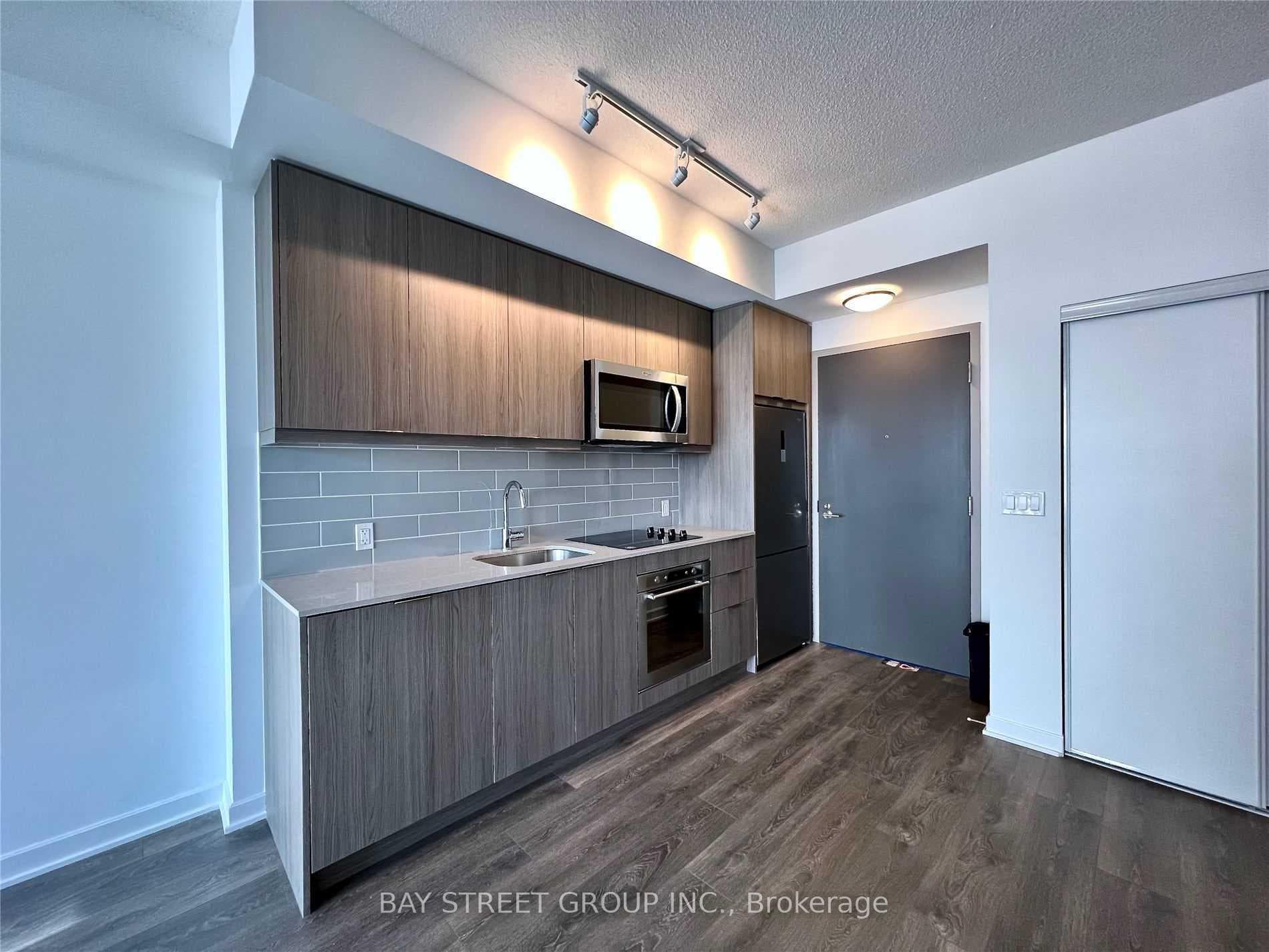 38 Forest Manor Road Unit 601 photo 2