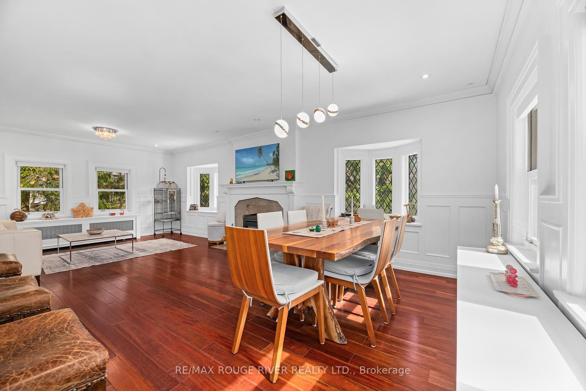 Living Dining Area