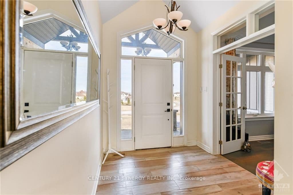 180 RAVENVIEW Way photo 4