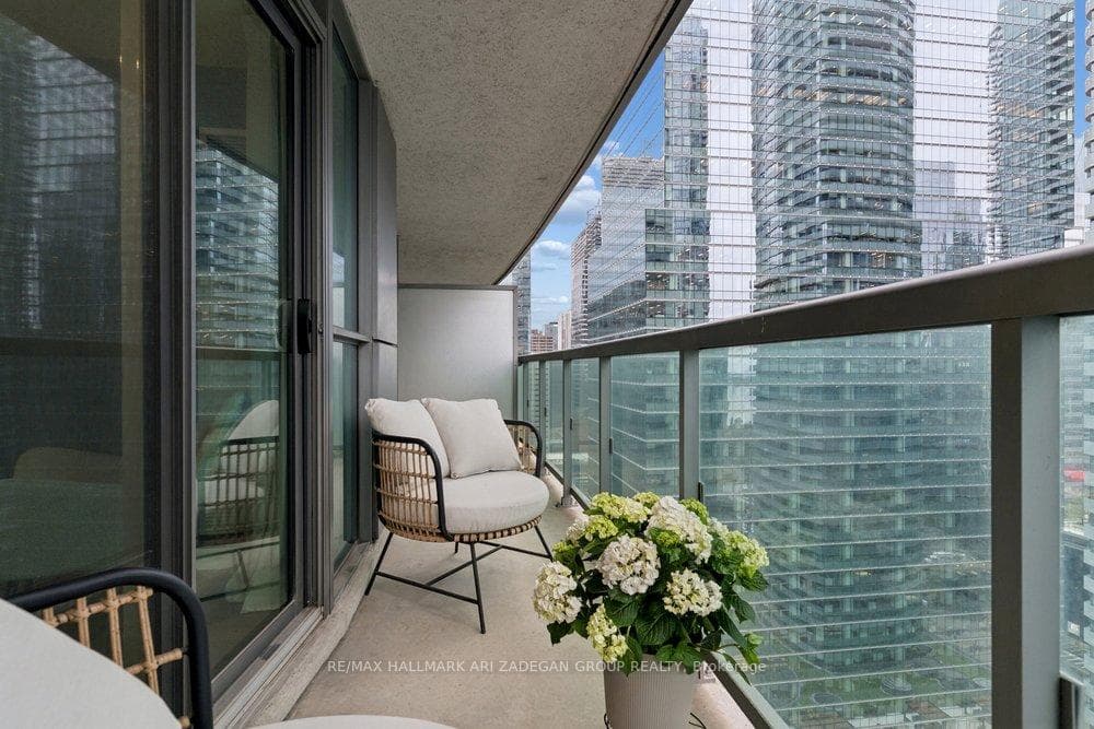 19 Grand Trunk Crescent Unit 3108 photo 16
