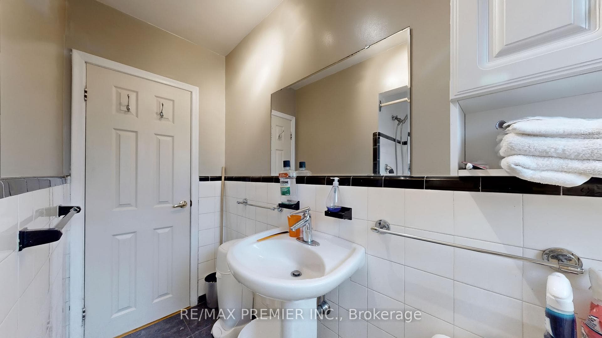 75 CLEARBROOKE Circle photo 19