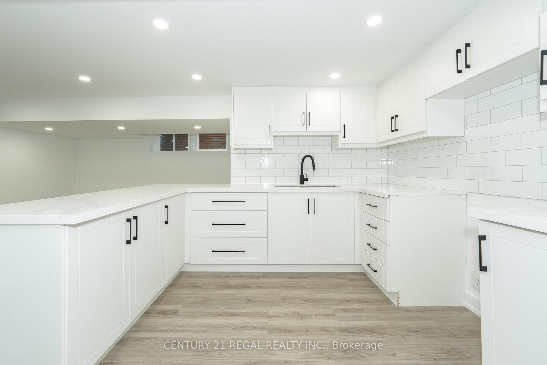 65 Mooregate Avenue photo 28