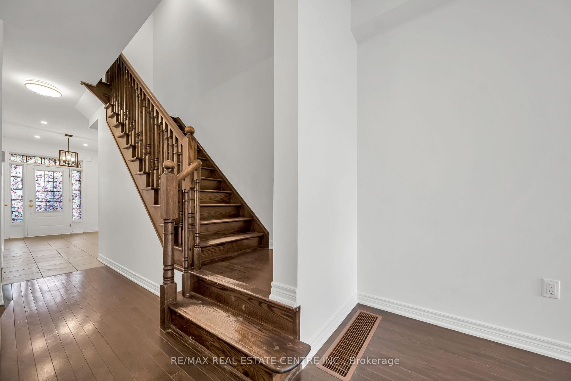 8 Munch Place photo 16