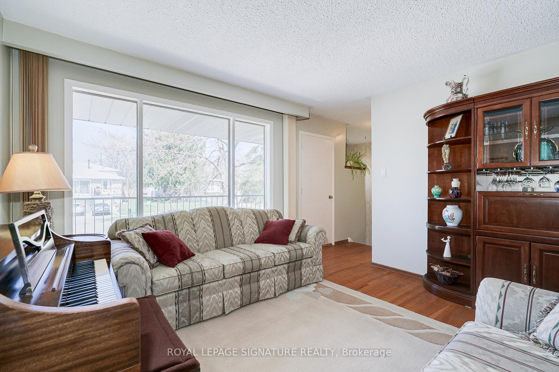 44 Harrington Crescent photo 9