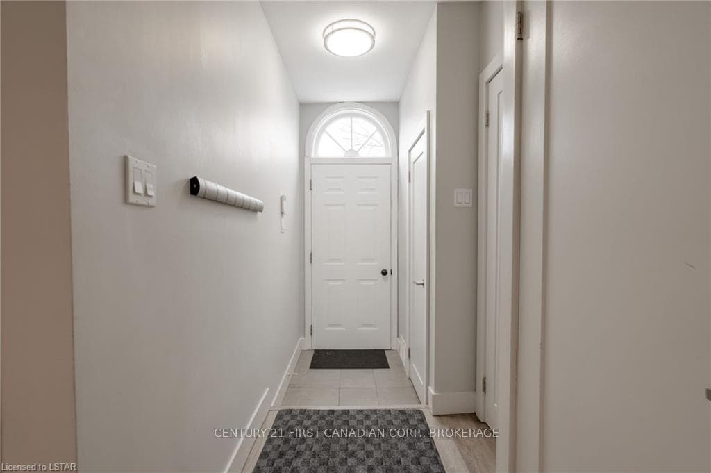 1220 ROYAL YORK Road Unit 51 photo 2