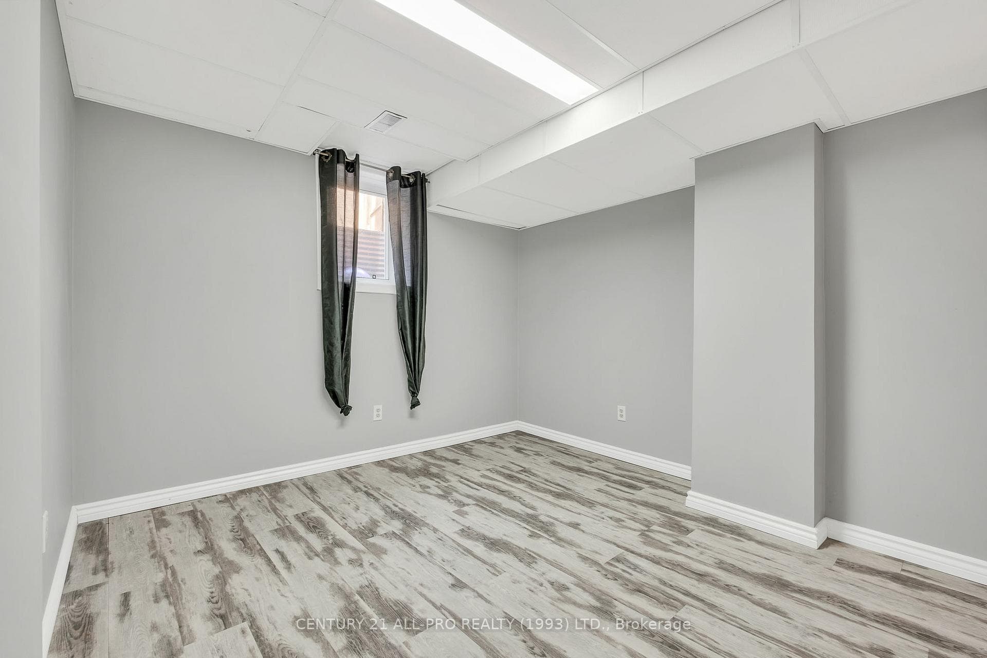 736 Daintry Crescent photo 21