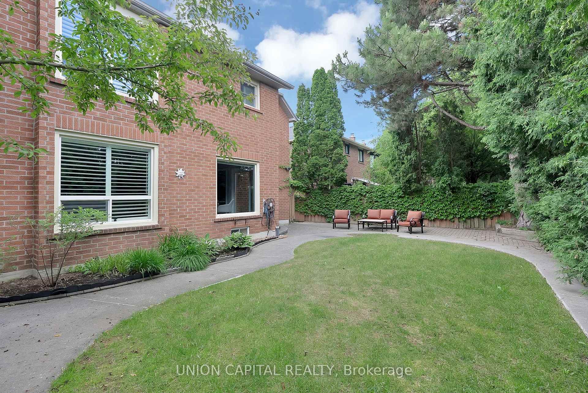 35 Mccarty Crescent photo 46