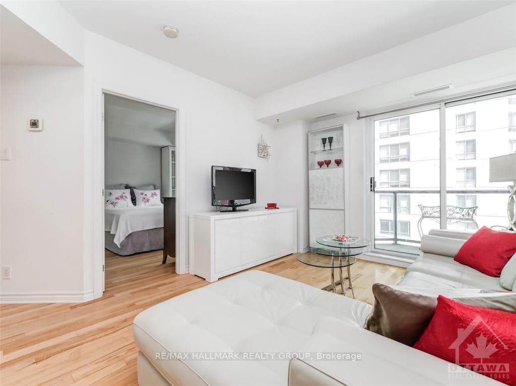 445 LAURIER Avenue Unit 605 photo 5
