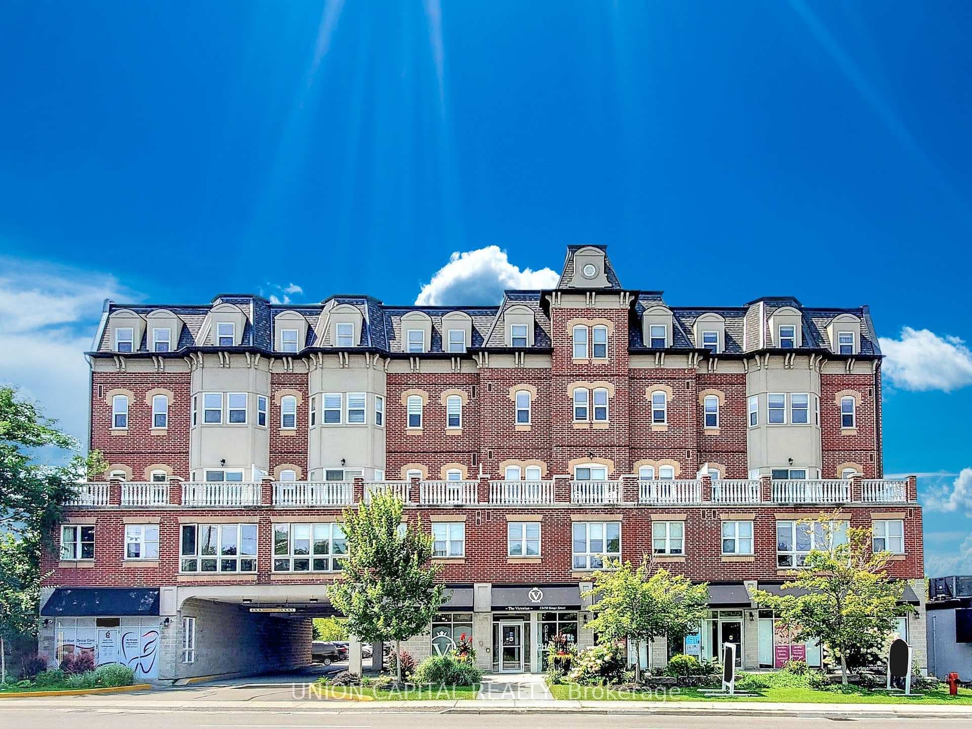 15450 YONGE Street Unit 305 photo 1