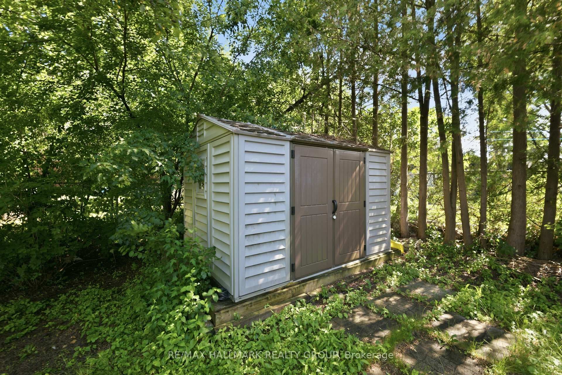 45 Hilliard Avenue photo 38