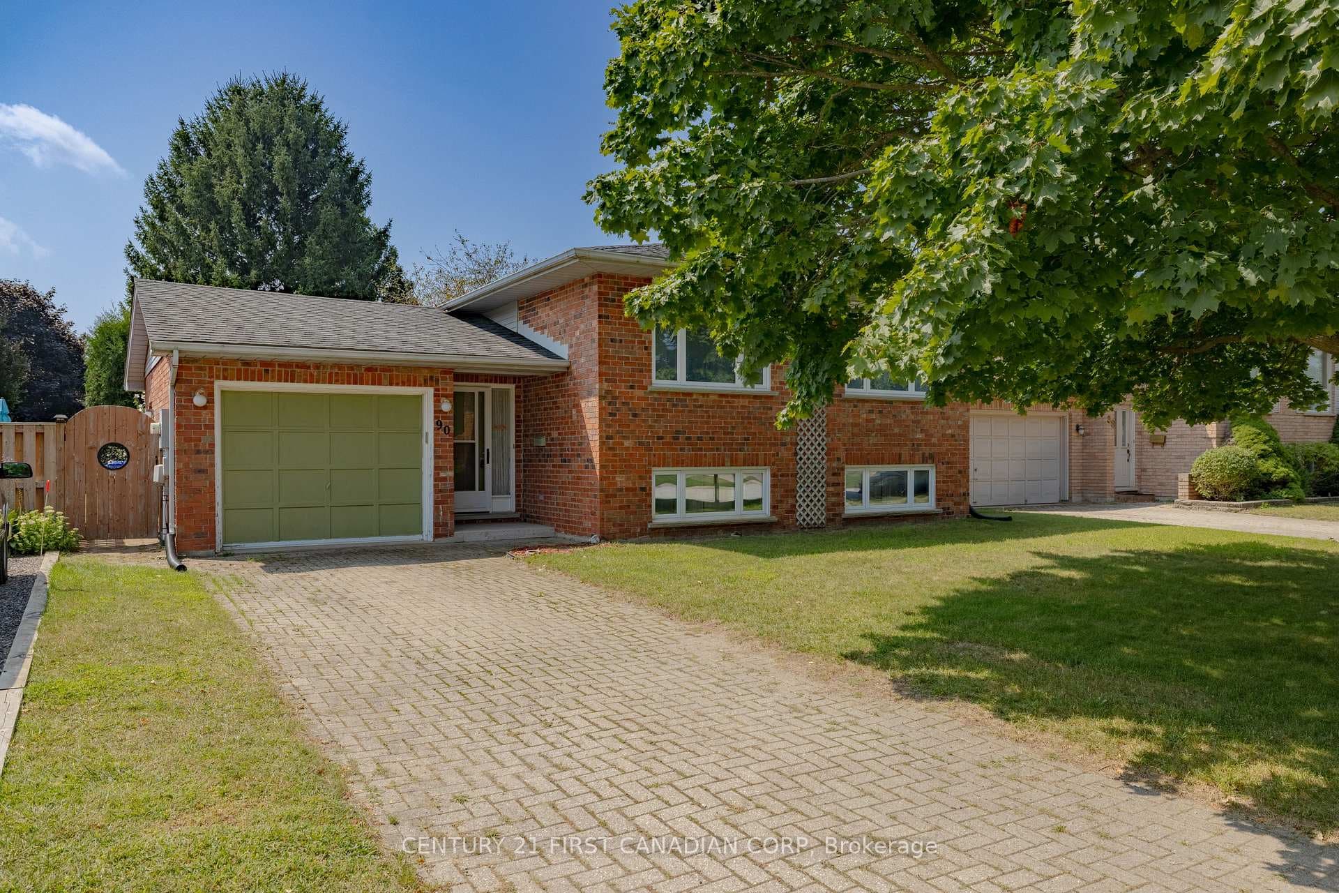 Great Curb Appeal!