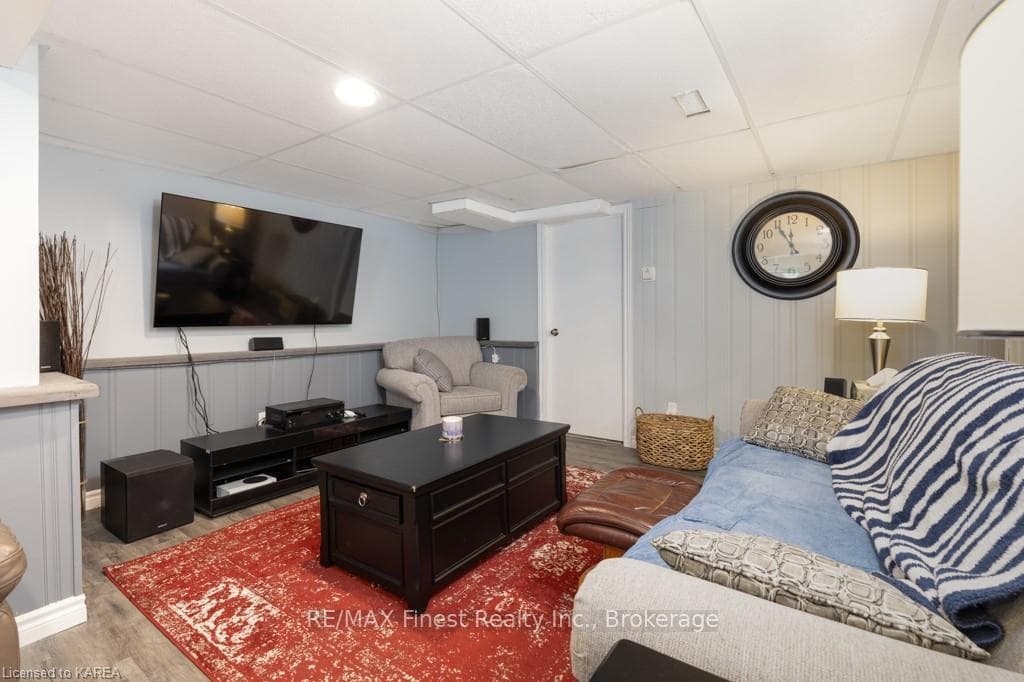 91 NICHOLSON Crescent photo 32