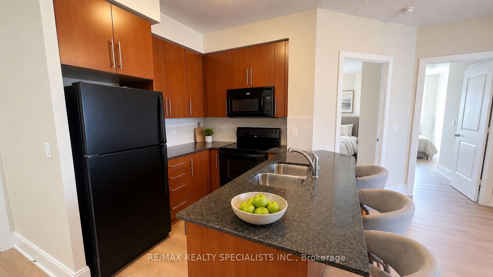 330 Burnhamthorpe Road Unit 2702 photo 2