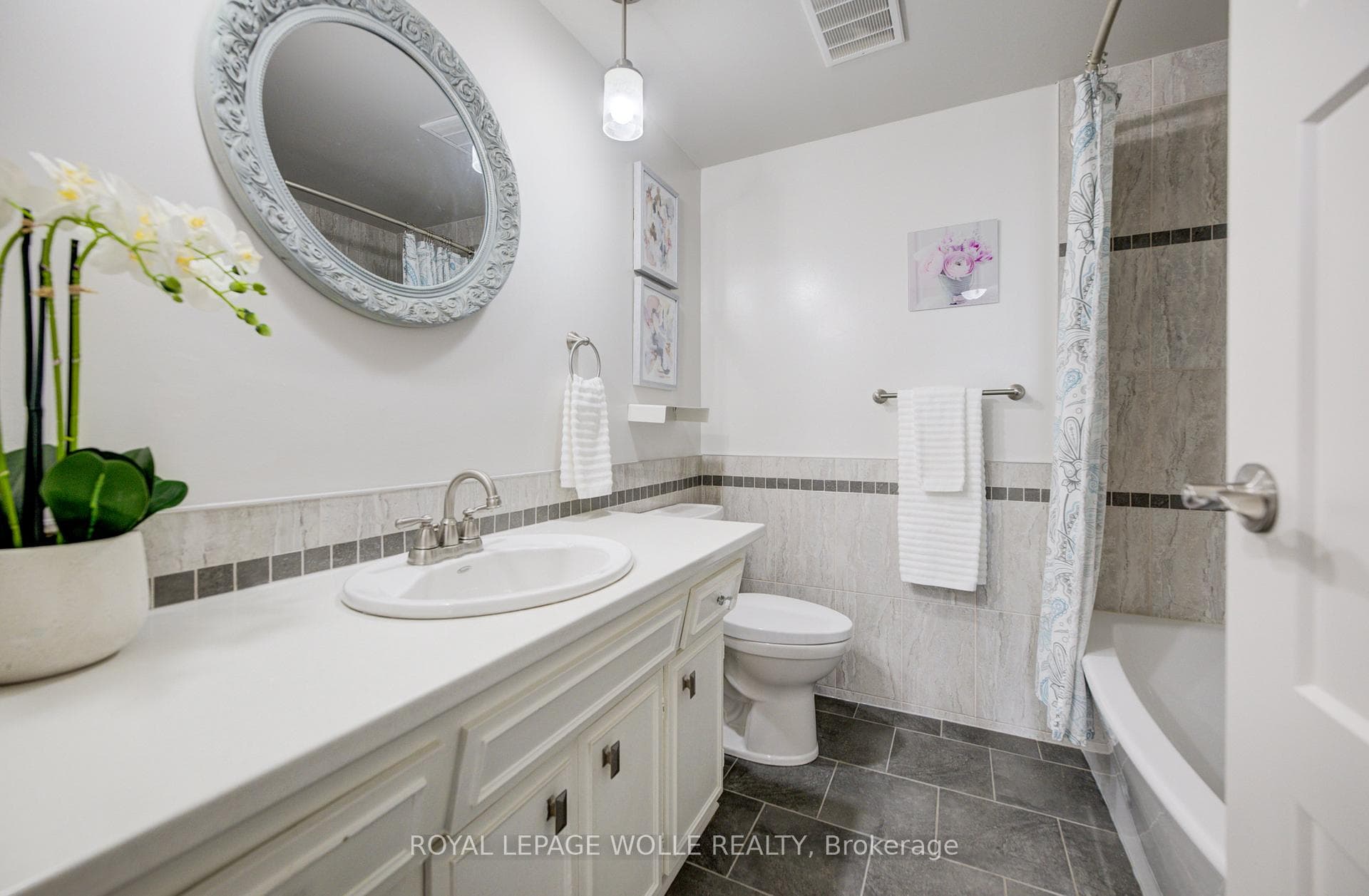 285 Sandowne Drive Unit 1 photo 28