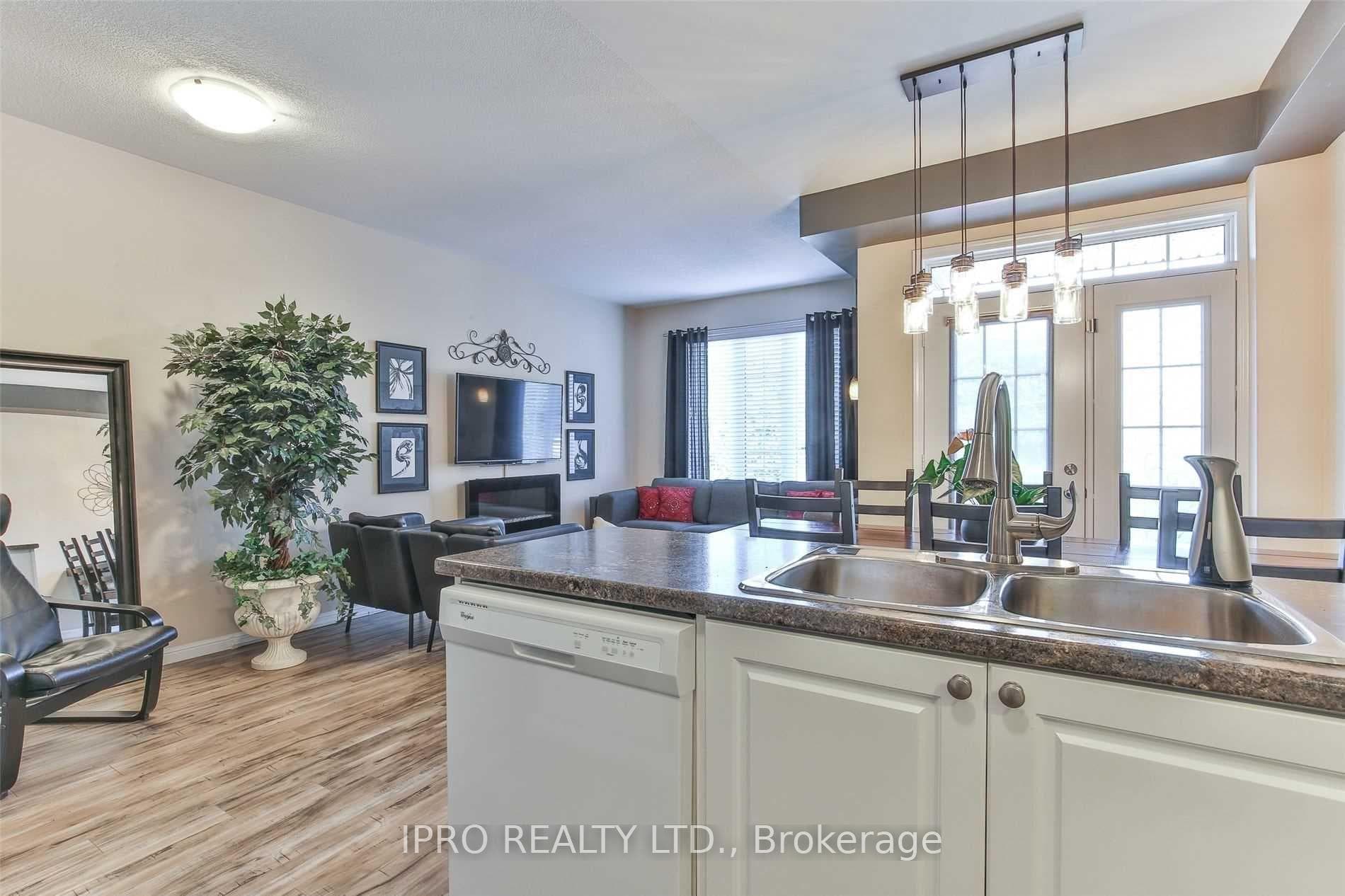 21 Diana Avenue Unit 33 photo 4