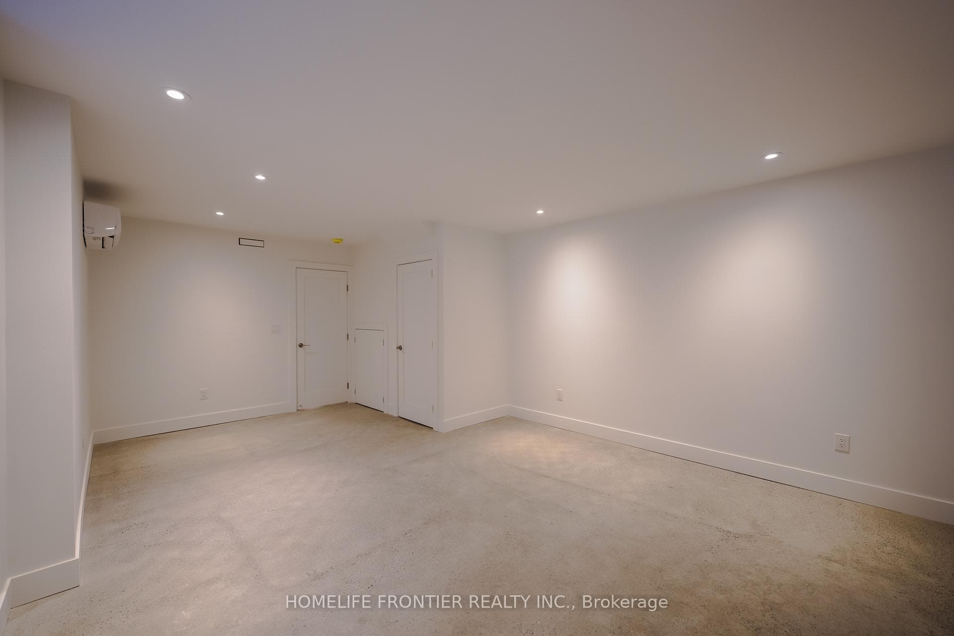61 Edwin Avenue Unit Main photo 22