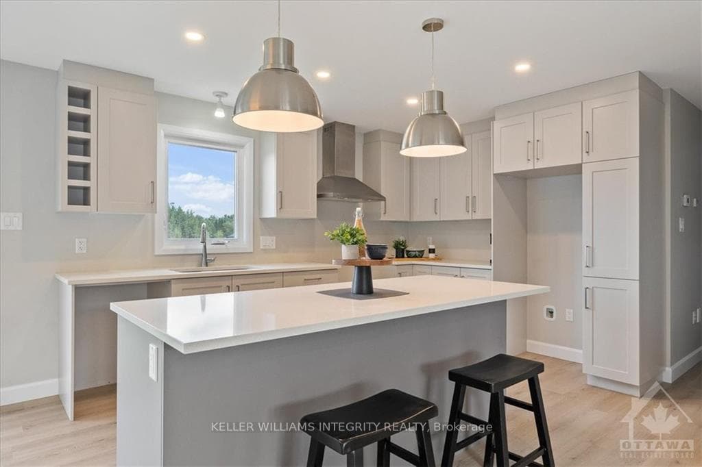 241 ROXANNE Street photo 13