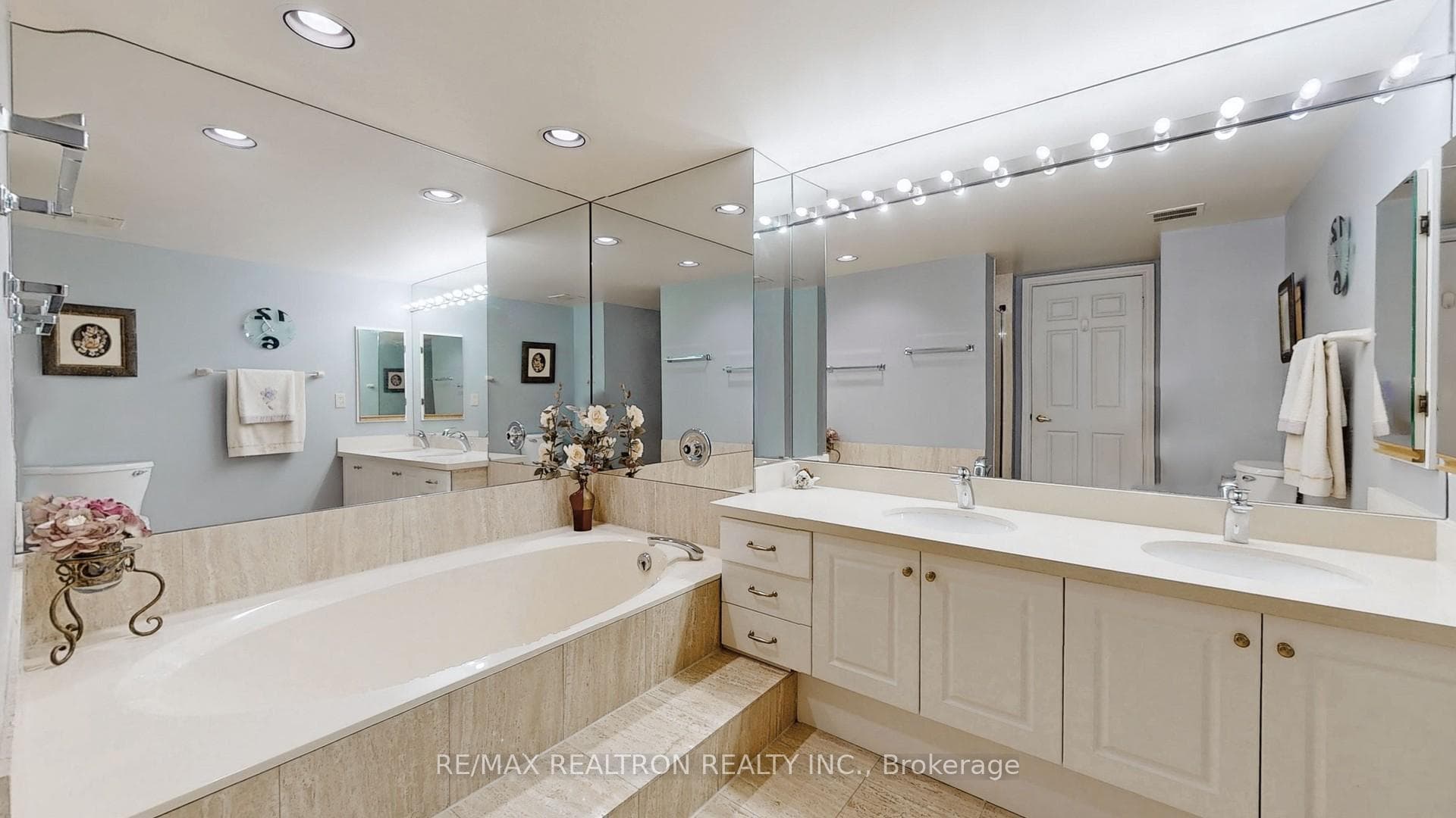 65 SPRING GARDEN Avenue Unit 102 photo 26