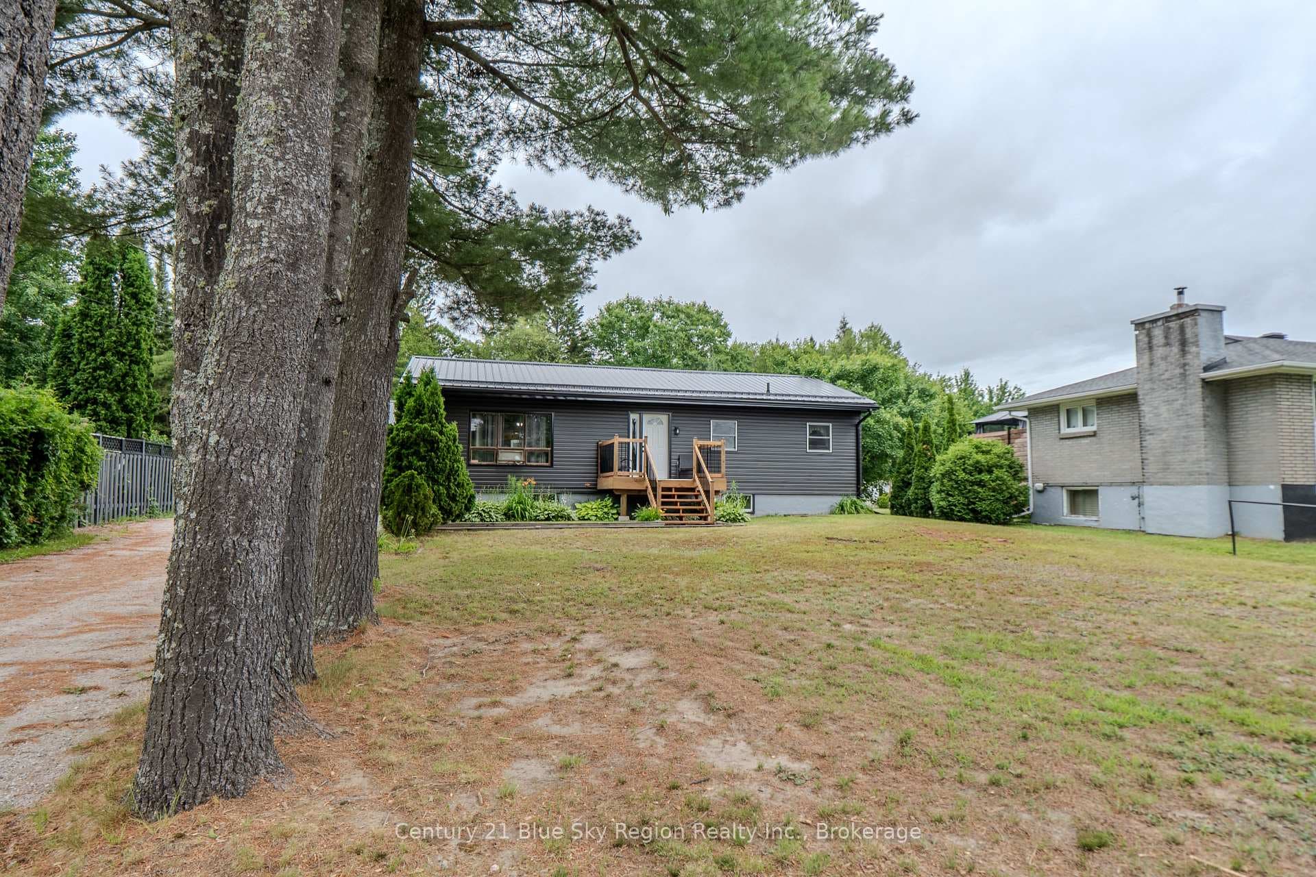 144 Collins Drive photo 36