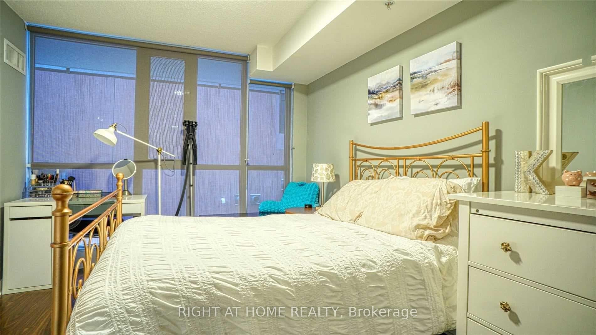 295 Adelaide Street Unit 315 photo 7