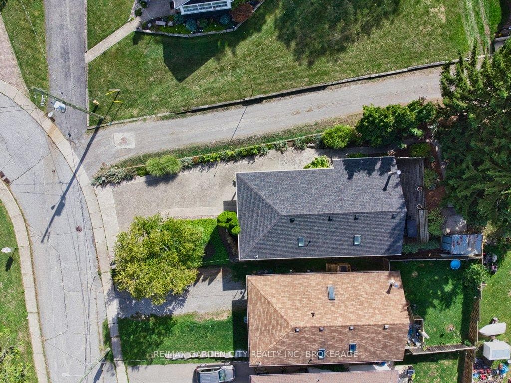 33 Dundas Crescent photo 48