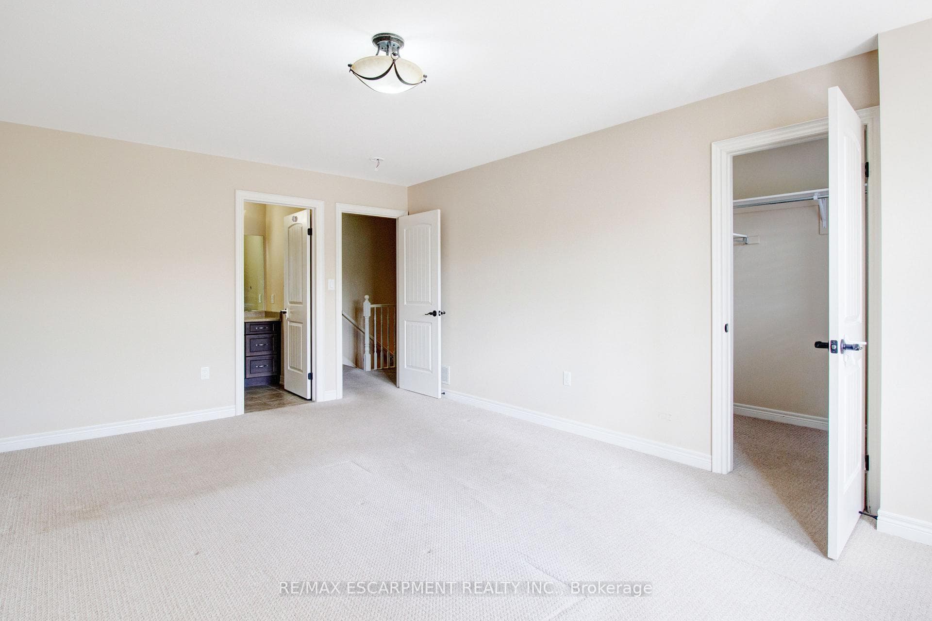 6411 Shapton Crescent photo 27