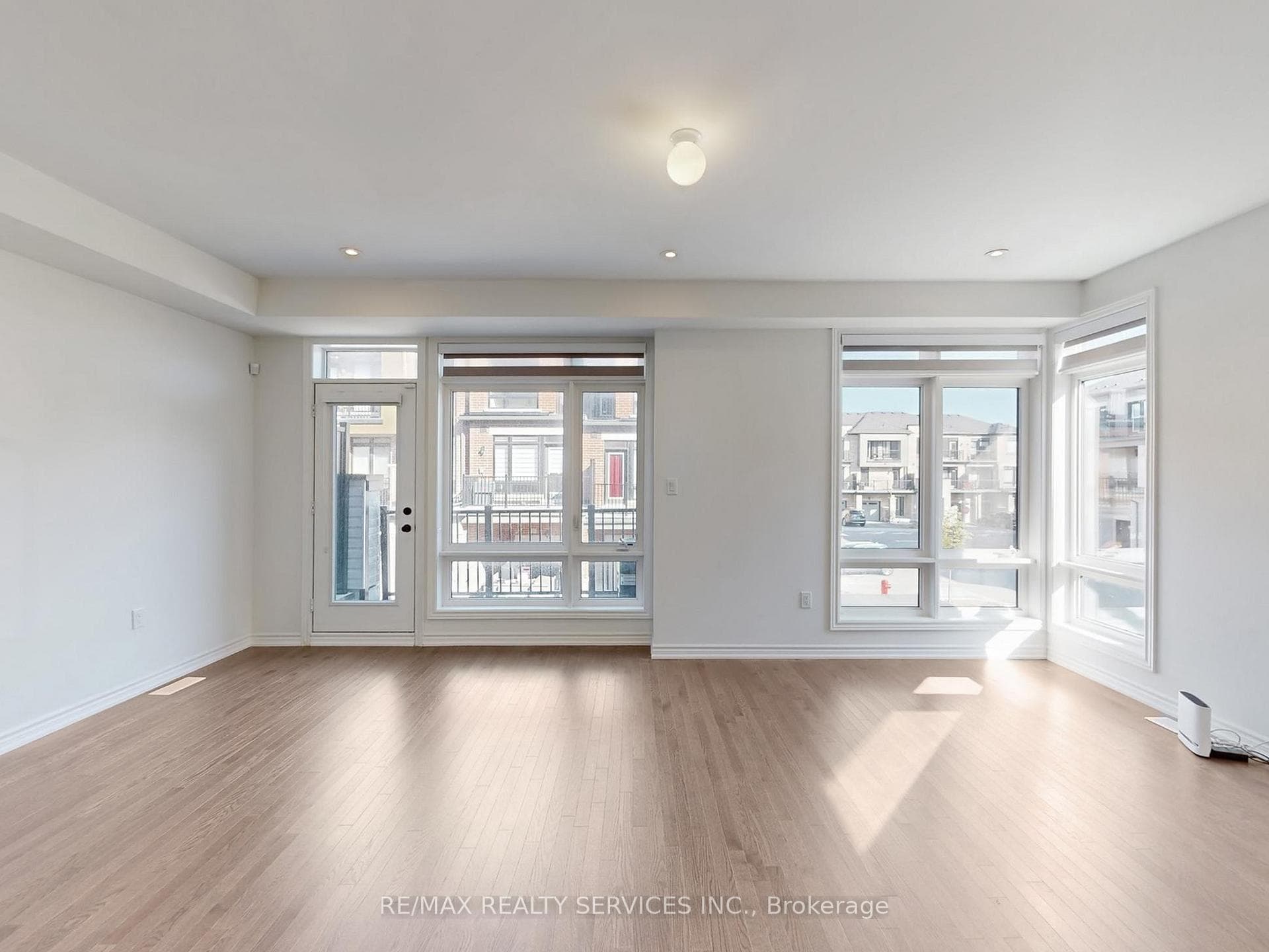 Living/Dining Area