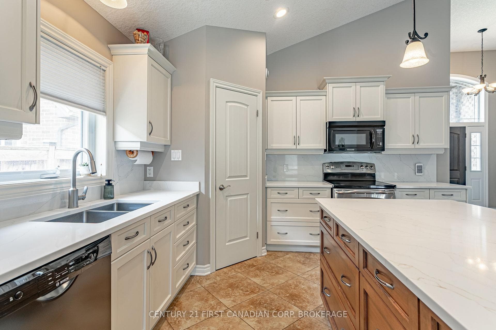 270 Boyd Boulevard photo 10